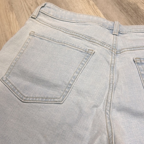 Women’s OG Straight High Rise Light Wash Secret-Smooth 5 Pocket Denim Jeans | 10 - Picture 4 of 7